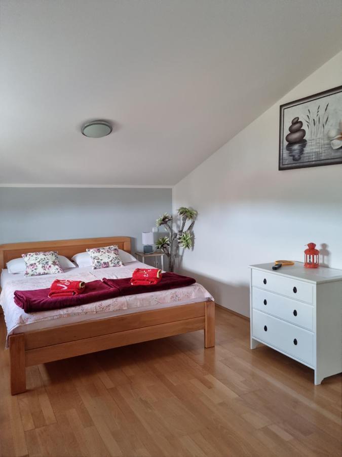 Appartments D&D Peroj Eksteriør bilde